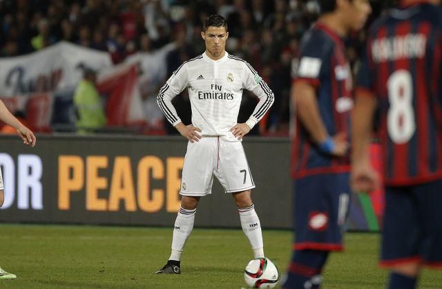 Video: Foto: Veľká pocta Ronaldovi, dostal sochu