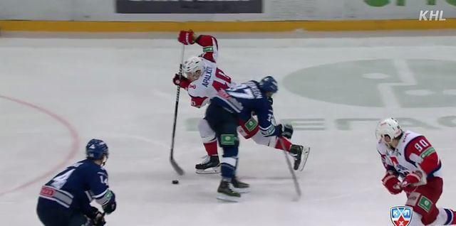 Parádička z KHL, Apalkov vyškolil všetkých, čo mu stáli v ceste