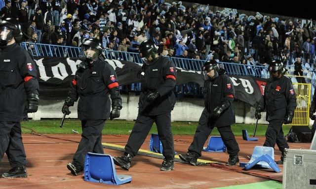 Policajny zasah slovan vs sparta foto1 europska liga okt2014 tasr