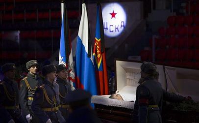 Rusko sa lúčilo s Tichonovom, posledné zbohom mu dalo vyše 10-tisíc ľudí