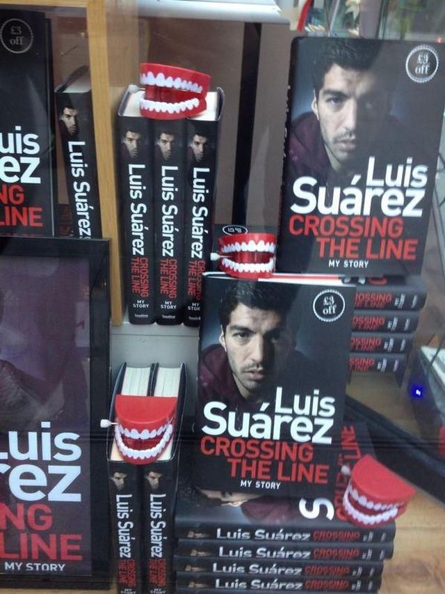 Luis Suarez foto kniha a zuby twimg