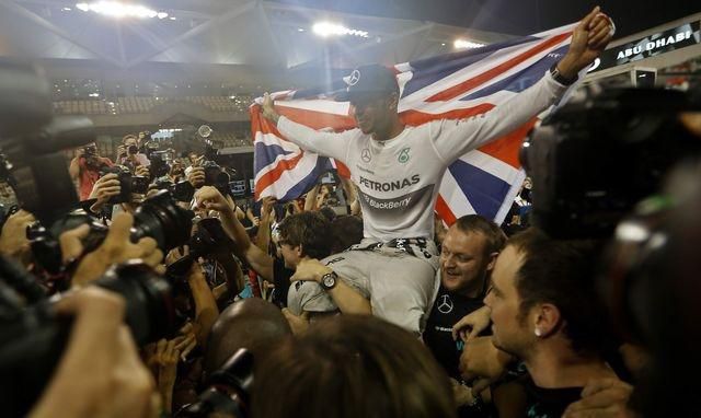 Hamilton lewis mercedes titul abu zabi nov14 reuters