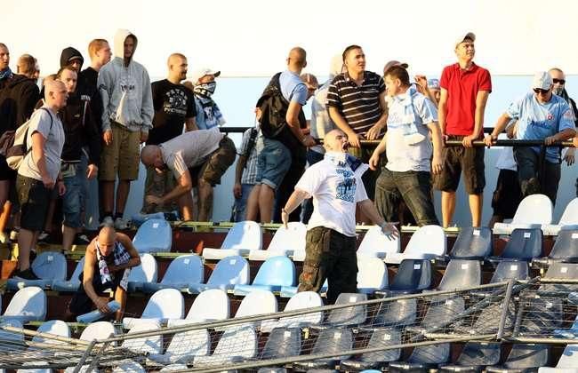 Slovan fanusikovia riot stuttgart