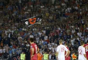 Video: Zápas Srbsko - Albánsko nedohrali, prerušil ho dron s vlajkou