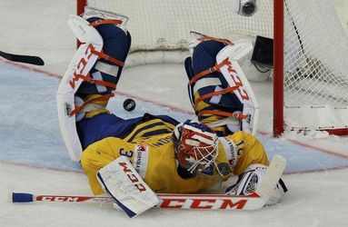 Hokejový trapas predčasne ukončil súboj Švédska s Fínskom