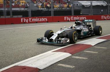Lewis Hamilton dobyl Singapur