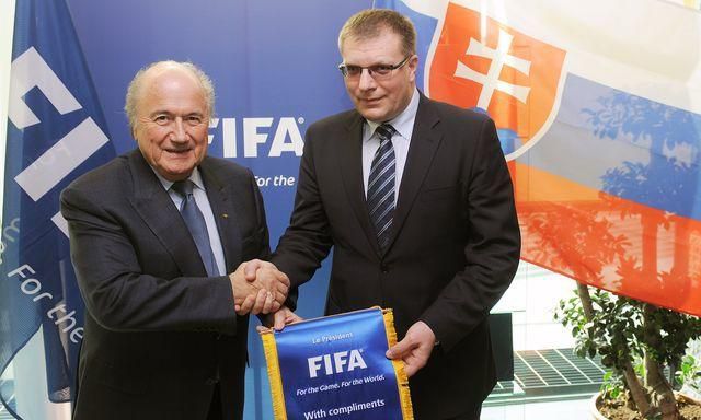 Prezident SFZ Ján Kováčik hlási z Zürichu: Blatter by mal odísť!