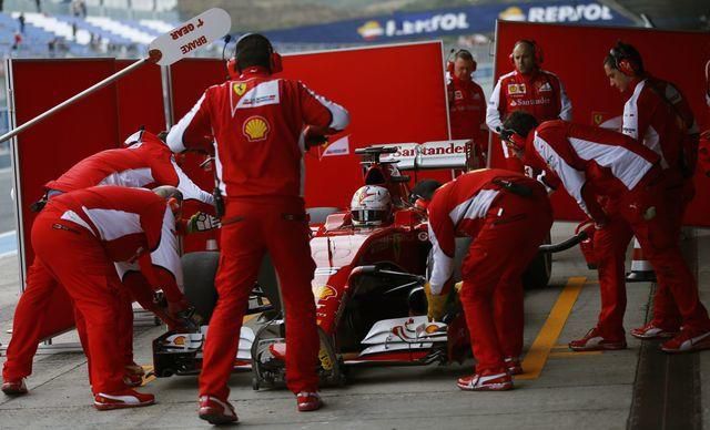 Ferrari chce vyhrať aspoň dva preteky