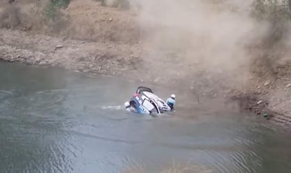 Minúta hrôzy na rally: Pilot vletel do vody, takmer sa utopil