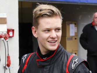 Syn legendárneho Michaela Schumachera spravil prvý krok do F1