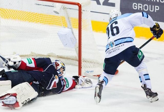 Backlund zakrok HC Slovan foto