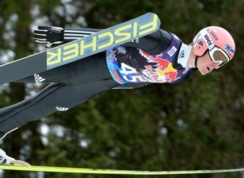 Skoky na lyžiach-SP: Nedeľnú súťaž v Kulme zrušili pre silný vietor