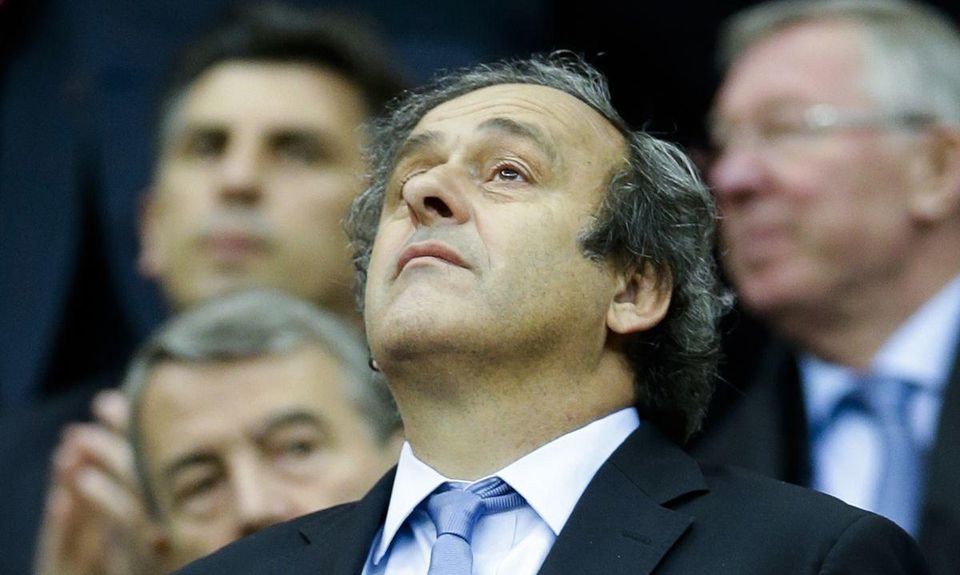Prezident UEFA Platini povedal Blatterovi: Odstúp! Skonči!