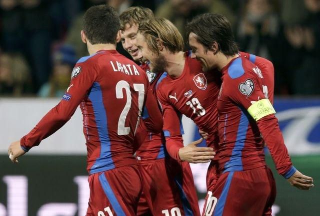 Cesko oslavuje vlastny gol Islandu 2014 reuters
