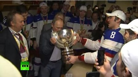Video: Takto oslavoval Putin s hokejovým majstrom