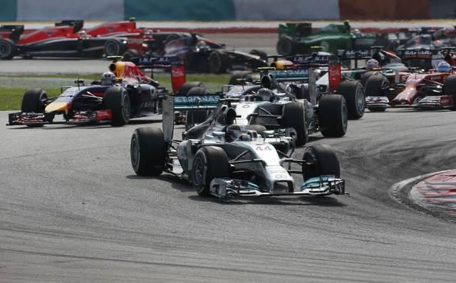 Hamilton pole position vlacik f1 reuters malajzia