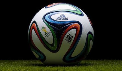 Video: Foto: adidas predstavuje brazucu: Oficiálnu loptu pre FIFA MS 2014 v Brazílii