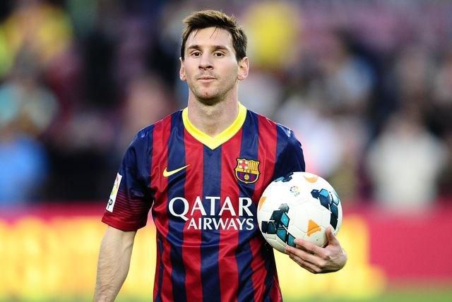 Lionel Messi s loptou ou je