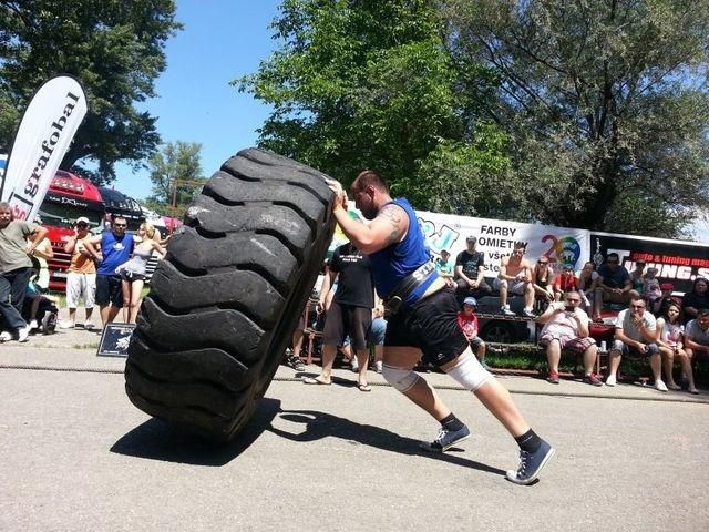 Silny muz jun14 slovakstrongman.sk