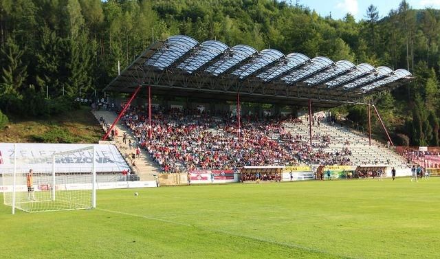 Podbrezova stadion tribuna jul14 tasr