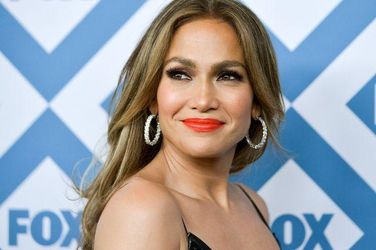 Jennifer Lopez s Pitbullom naspievajú hymnu MS