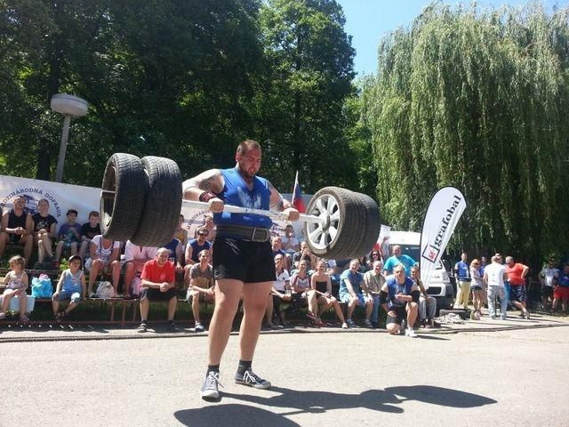 Silny muz jun14 slovakstrongman.sk