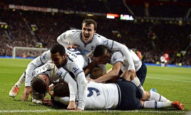 Tottenham hraci radost pokope vs man utd jan2014 reuters