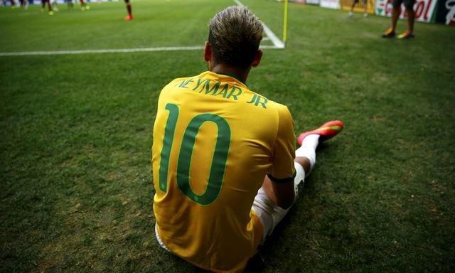 Neymar brazilia chrbat sedi za ciarou ms2014 reuters