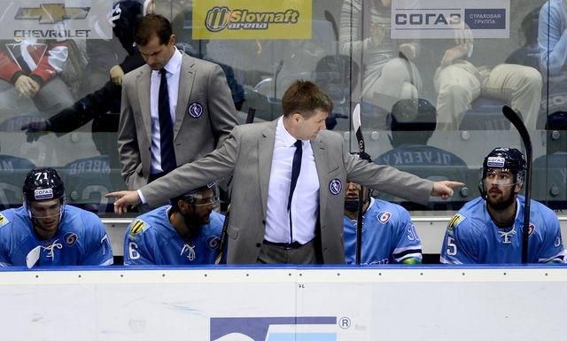 Rostislav cada hraci striedacka slovan vs omsk nov2013 tasr