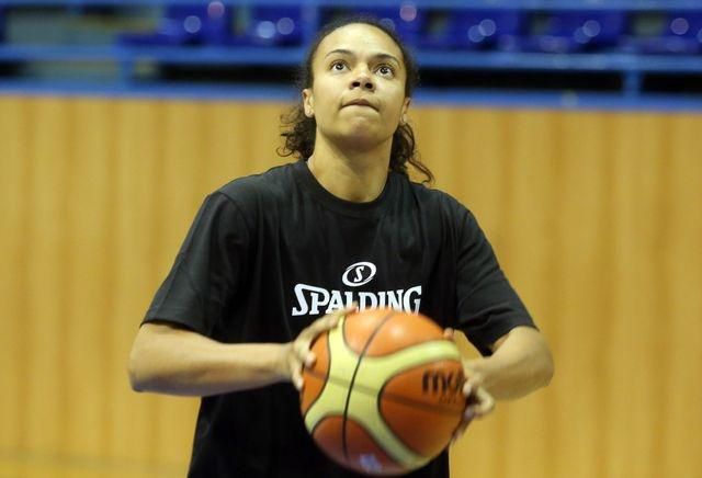 Kristi Toliverova basketbal Slovensko