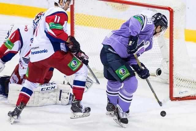 Marko Dano gol HC Slovan fialovy dres
