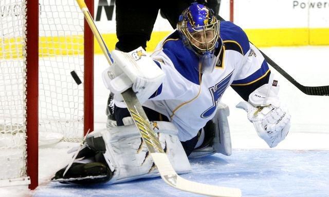 Jaroslav halak st louis zasahuje jan2013 sita