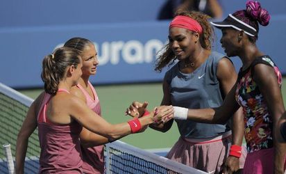US Open: Sestry Williamsové povolili obhajkyniam titulu len 4 gemy