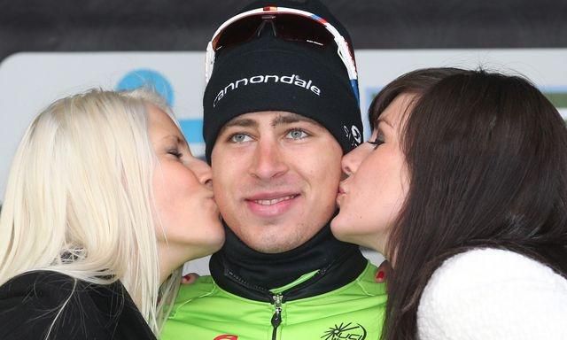 Peter sagan cyklistika stupen vitazov hostesky bozk