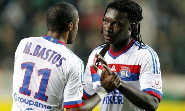 Bastos a gomis lyon radost mar2012 reuters