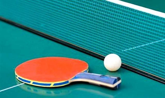 Stolny tenis raketa lopticka siet ilustracne foto