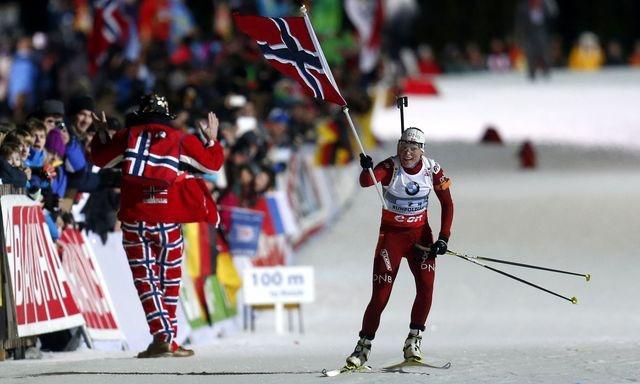 Tora bergerova norsko biatlon stafeta victory jan2013 sita