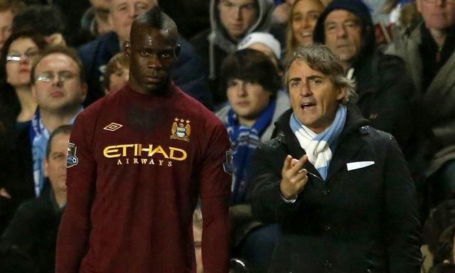 Balotelli a mancini manchester city dec2012 reuters