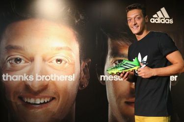 Foto: Video: adidas víta Mesüta Özila s jemu venovanou promočnou kampaňou