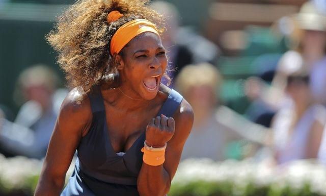 Serena williams roland garros stvrtfinale vitazne gesto jun2013 reuters