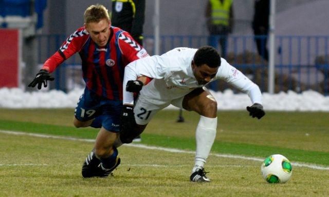 Jan kalabiska senica vs leandre tawamba nitra mar2013 sita