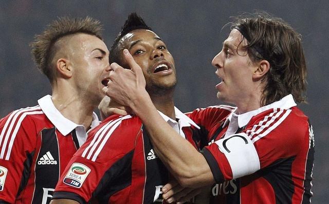 Acmilano robinho montolivo nov12 reuters