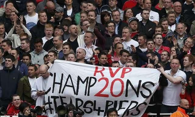 Manchester united fans rvp maj13 reu