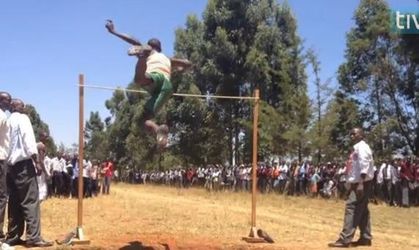 Video: Skok o žrdi v Keni útopiou: Bosí a bez žrde skáču poriadne vysoko