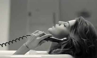 Video: Lavezzi sa nechal zvádzať sexy modelkou