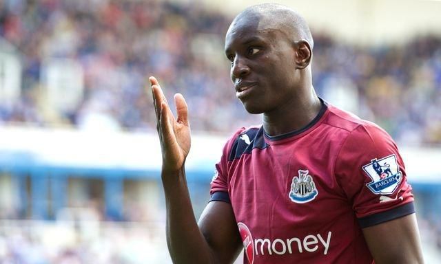 Demba ba newcastle bordovy dres sita