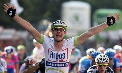 Video: Giro d'Italia: Degenkolb víťazom 5. etapy, v ružovom Paolini