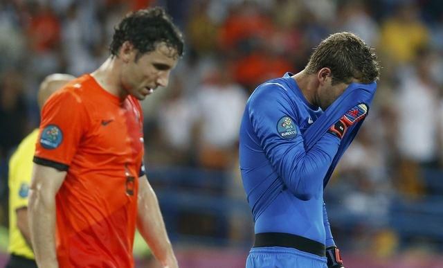 Stekelenburg van bommel holandsko me futbal 2012 reuters