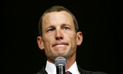 Armstrong vyzval napriek problémom na pokračovanie boja s rakovinou