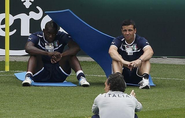 Balotelli trening me2012 reuters